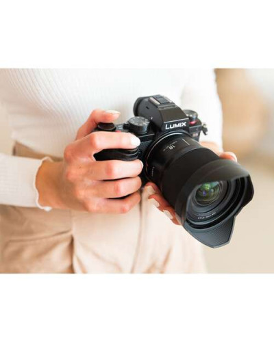 Ультраширокоугольный объектив Panasonic LUMIX S Fixed Focal 18mm F1.8 S-S18E Leica Camera AG L-Mount